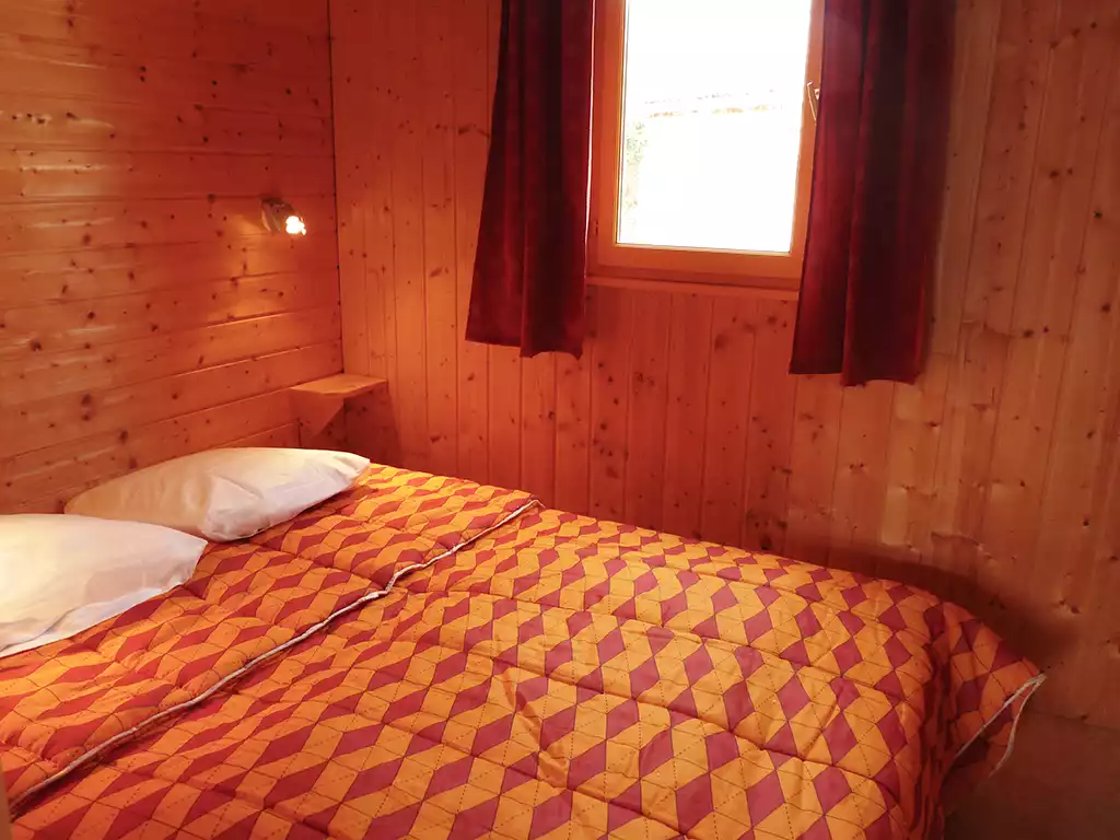 chambre chalet en bois pour 4 personnes au lac Chambon